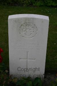 Dozinghem Military Cemetery - Tidridge, E A