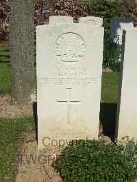 Daours Communal Cemetery Extension - Pascoe, Walter Reuben