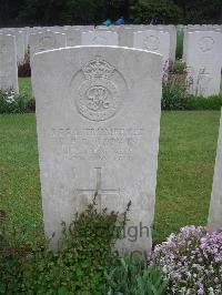 Etaples Military Cemetery - Godwin, C F R