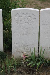 Choloy War Cemetery - Etherton, Ronald Henry