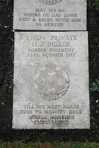 Boulogne Eastern Cemetery - Deller, H J