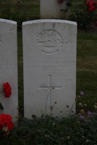 Laventie Military Cemetery La Gorgue - Hollands, James Arthur