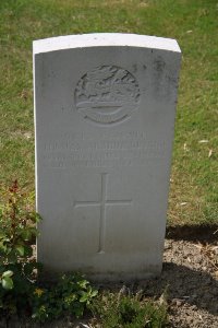 Fauquissart Military Cemetery Laventie - Bryant, T A