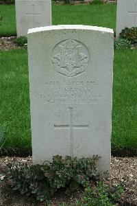 Sarralbe Military Cemetery - Barker, H J