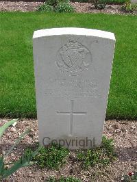 Sarralbe Military Cemetery - Browne, W W