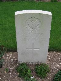 Sarralbe Military Cemetery - Curtis, H