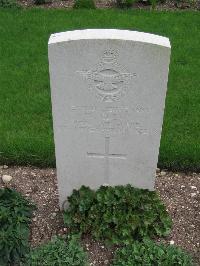 Sarralbe Military Cemetery - Glew, W