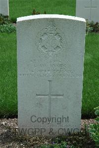 Sarralbe Military Cemetery - Jones, Frederick William