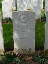 Savy British Cemetery - Bowman, T E