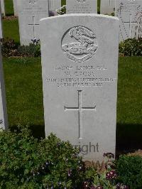 Savy British Cemetery - Cross, W