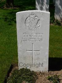 Savy British Cemetery - Daniels, J H