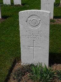 Savy British Cemetery - Dove, H