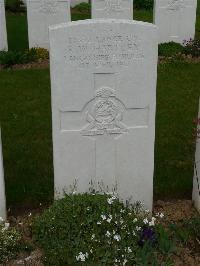 Savy British Cemetery - Hartley, R W