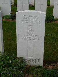 Savy British Cemetery - Henderson, Robert