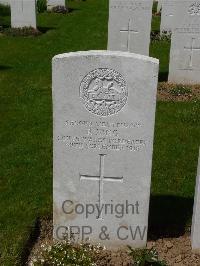 Savy British Cemetery - King, R