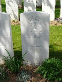 Savy British Cemetery - Lawman, G