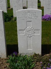 Savy British Cemetery - Leach, W A