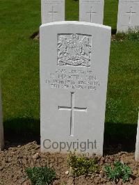 Savy British Cemetery - Martin, H