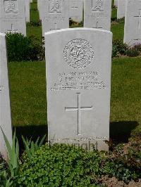 Savy British Cemetery - McIntyre, D