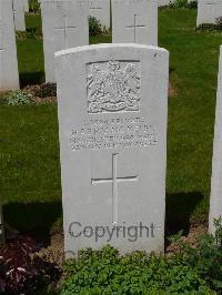 Savy British Cemetery - McNeish, Harry