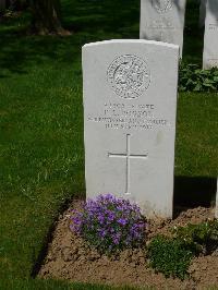 Savy British Cemetery - Robson, T L