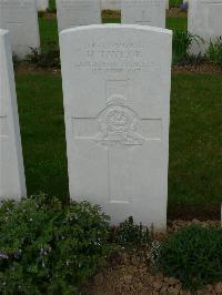 Savy British Cemetery - Taylor, H