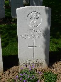 Savy British Cemetery - Walker, Robert Russell