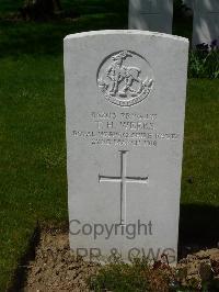 Savy British Cemetery - Weeks, T H