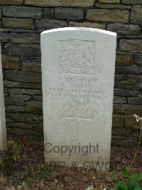 Savy British Cemetery - Young, T