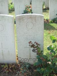 Serre Road Cemetery No.2 - Howlett, Robert