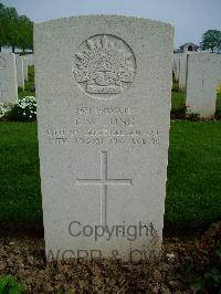 Serre Road Cemetery No.2 - Long, Thomas Wray