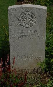 St. Charles De Percy War Cemetery - Allan, Gordon McLean