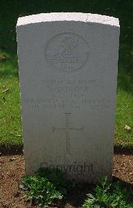 St. Charles De Percy War Cemetery - Durose, Norman