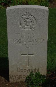 St. Charles De Percy War Cemetery - Fox, John William