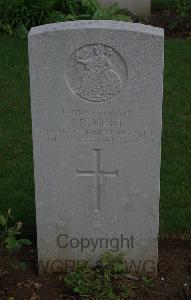 St. Charles De Percy War Cemetery - Hunt, Cyril Reginald