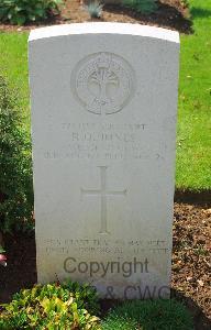 St. Charles De Percy War Cemetery - Jones, Richard Owen