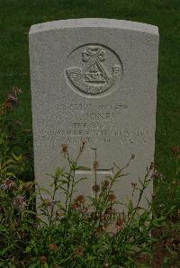 St. Charles De Percy War Cemetery - Jones, Thomas