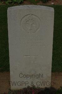 St. Charles De Percy War Cemetery - Munro, Robert William