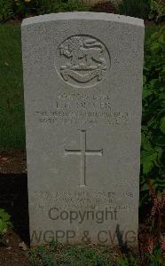 St. Charles De Percy War Cemetery - Oliver, Leonard George