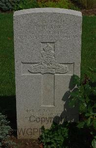 St. Charles De Percy War Cemetery - Reade, Frank