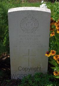 St. Charles De Percy War Cemetery - Taylor, Robert