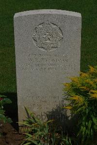 St. Charles De Percy War Cemetery - Thomson, William Ruddiman