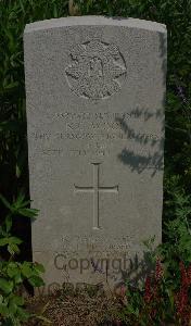 St. Charles De Percy War Cemetery - Wood, Robert