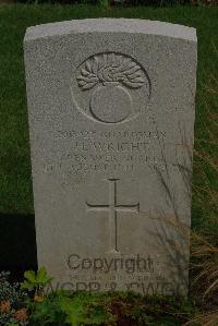 St. Charles De Percy War Cemetery - Wright, Harry