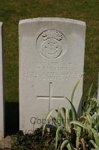 Templeux-Le-Guerard British Cemetery - Andrew, W