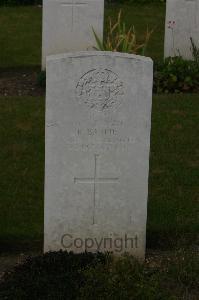 Templeux-Le-Guerard British Cemetery - Barrie, R