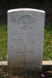 Toutencourt Communal Cemetery - Irwin, Robert George