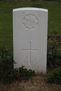 Wancourt British Cemetery - Ash, Ernest