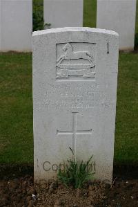 Warloy-Baillon Communal Cemetery Extension - Bennington, John William