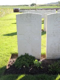 Warloy-Baillon Communal Cemetery Extension - Breeze, M J